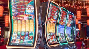 Pengguna kno89 menikmati layanan sportsbook dan live casino dengan perangkat mobile mereka